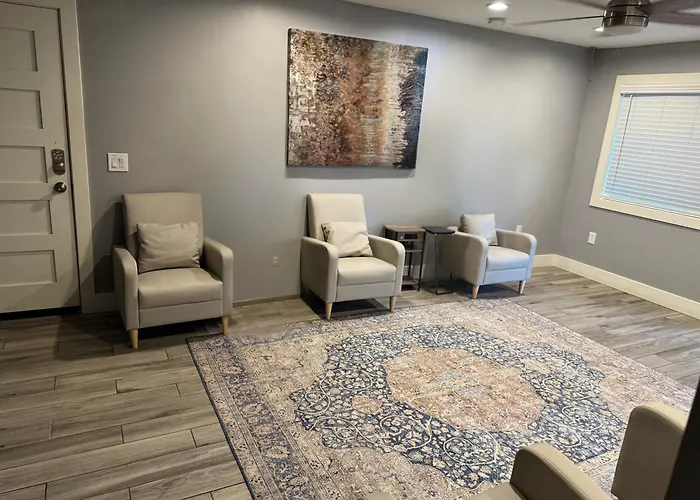 Villa Phx Airport 9br, 7ba, Bbq, Events And Pets Allowed *