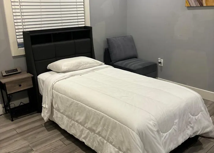 Phx Airport 9br, 7ba, Bbq, Events And Pets Allowed